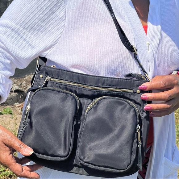 COMPACT UTILITY Shoulder Bag - Picture 3 of 5